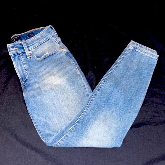 Lucky Brand Denim - 24hr Black Friday sale 
Lucky brand skinny jeans size 2/26